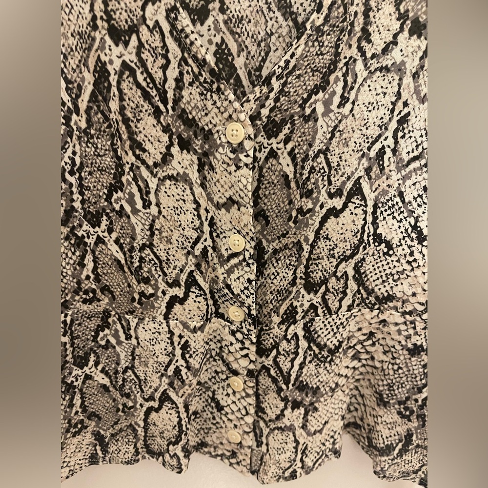 Reformation Animal Print Jemma Top Blouse in Rattlesnake Size 12 - Picture 5 of 9